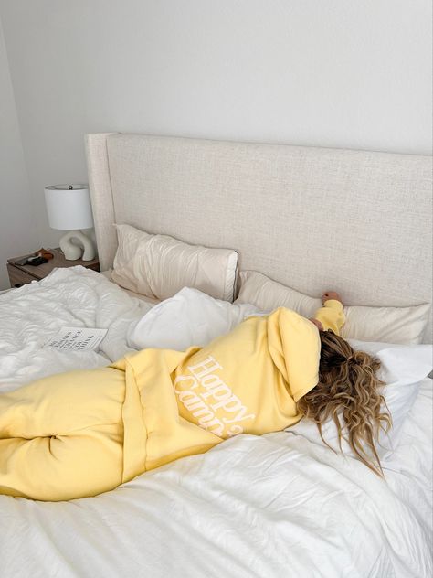 Matching Sweat Set Aesthetic, Yellow Moodboard, Sweat Set Outfits, Outfits Shifting, Matching Sweat Set, Fall Yellow, Cute Sweats, Health Brand, Rosie Posie