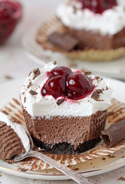 Here Are 8 Best Mother's Day Recipes Ever Unique Cheesecake Recipes, Mini Dessert Easy, Mini No Bake Cheesecake, Christmas Extravaganza, Mothers Day Desserts, No Bake Recipe, Mini Bites, Bake Recipes, Dessert Bar Recipe