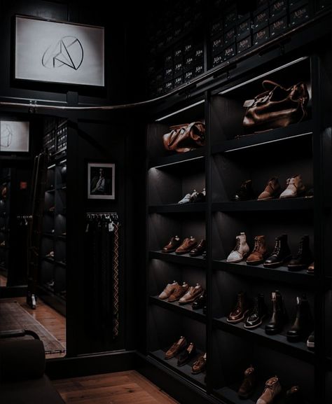 men luxury lifestyle aesthetic Dark Closet Aesthetic, Men Luxury Lifestyle, Dark House Aesthetic, Successful Man, Mens Luxury Lifestyle, Black Houses, Dark House, Luxury Lifestyle Dreams, Luxury Aesthetic