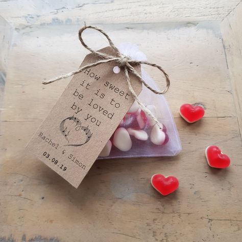 50p Wedding Favours: 50 Cheap Budget-Saving Ideas - Real Wedding Music Theme Wedding, Budget Wedding Favours, Woodland Wedding Favors, Hangover Kit Wedding, Heart Sweets, Sweet Wedding Favors, Mums Wedding, Music Themed Wedding, Chocolate Wedding Favors