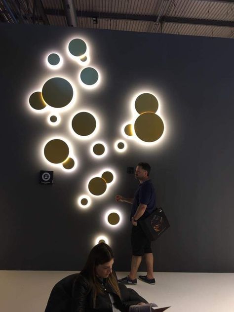 Round Paintings, Modern Restaurant Design, Lighting Installation, Wall Decor Lights, Lighting Concepts, Modern Restaurant, Pixel Art Design, Light Sculpture, Wall Installation