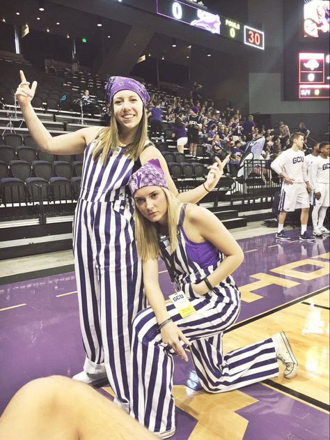 Ball Game Outfit, College Basket, Basketball Outfit, Gameday Fits, Game Outfit, Overalls Outfit, Basketball Clothes, Basketball Fans, Bib Overalls