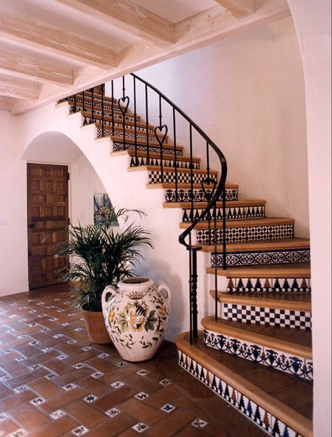 Mexican Style Homes, Hacienda Homes, Hacienda Style Homes, Mexico House, Mexican Home Decor, Mediterranean Home Decor, Stair Case, Mexican Home, Spanish Style Home