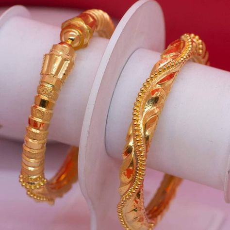 Ali Baba Selani Gold and diamond suppliers Dubai. Bangels Gold Bala Design, Indian Brides Jewelry, Bridal Jewellry, Kaira Advani, Bangles Collection, Kada Bangles, Kali Puja, 22k Gold Bangles, Solid Gold Bangle