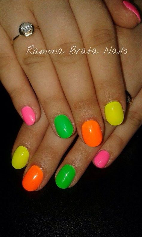 Neon Natural Nails, Neon Nails Gel, Simple Gel Polish, Neon Toe Nails, Beautiful Fingers, Neon Nail Colors, Neon Gel Polish, Halloween Nail Colors, Easy Toe Nail Designs