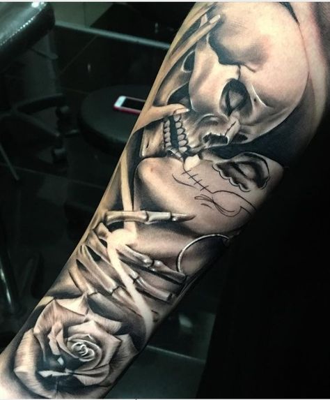 Male And Female Skull Tattoo, King And Queen Skull Tattoo For Couples, Skeleton Kissing Woman Tattoo, Skull And Woman Tattoo, Dark Realism Tattoo, Skeleton Couple Tattoo, Skull Couple Tattoo, Skull Thigh Tattoos, Gothic Tattoos