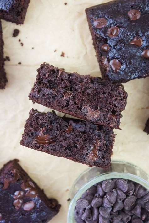 Weight Watcher Brownies With Applesauce, Brownie Batter Healthy, Apple Sauce Brownies, Recipes Using Applesauce, Cake Recipe With Sour Cream, Taffey Bakery, Applesauce Brownies, Chocolate Banana Brownies, Applesauce Recipes