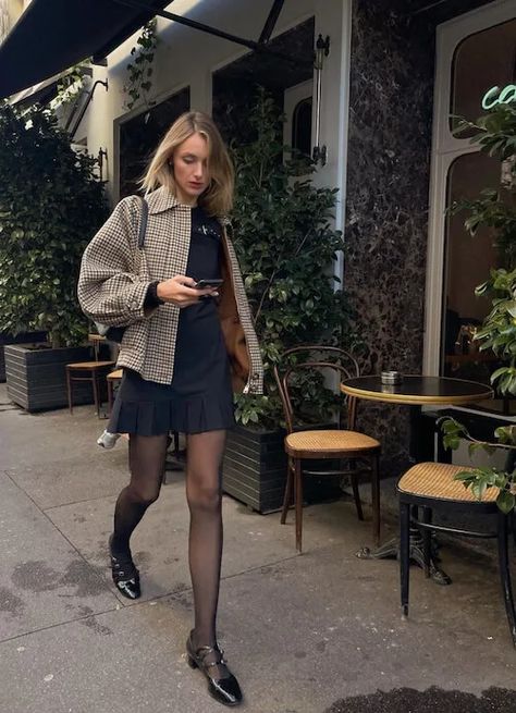 Chic Tights Outfit, Black Tights Loafers, 90s Black Tights Outfit, Shoes With Stockings Black, Shoes With Tights Dress, Pantyhose And Flats Outfits, Looks With Tights, Tights Loafers Outfit, Tights With Doc Martens