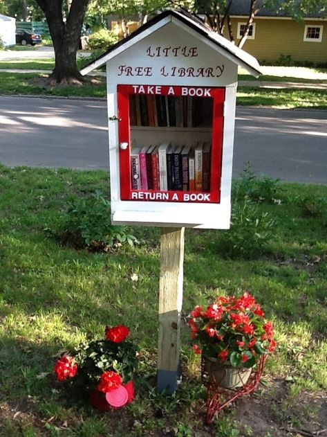 Little Free Library Plans, Tiny Library, Street Library, Library Plan, Lending Library, Mini Library, Community Library, Book Exchange, Little Library