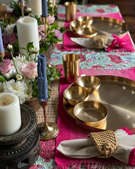 Indian Wedding Tablescape, Indian Dinner Party Table, Indian Dinner Table Decor, Indian Food Dinner Party, Indian Dinner Table Setting, Indian Dining Table Decor, Diwali Dining Table Decor, Indian Tablescape, Diwali Dinner Table Decor