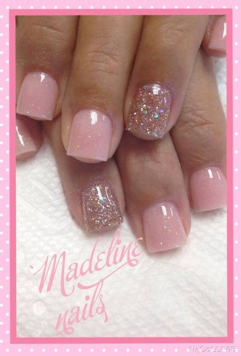 Very Short Arclyc Nail, Sparkle Gel Nails Short, Sns Valentine Nails, February Nails Ideas Dip Powder, Cute Nails Dipped, Natural Nails Spring Colors, Dip Glitter Powder Nails, Valentines Dip Powder Nail Ideas, Light Pink With Glitter Nails