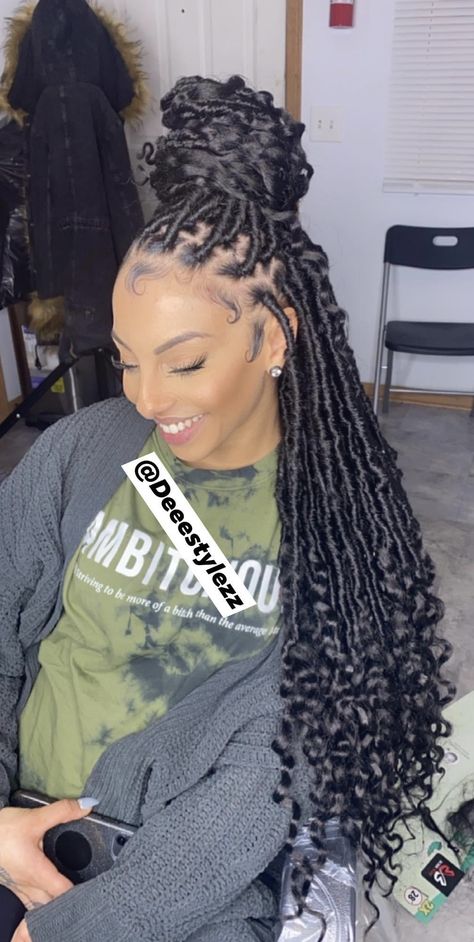 Faux Locs And Braids Mixed, Goddess Faux Locs Short, Messy Soft Locs, Bohemian Goddess Faux Locs, Soft Locs Hairstyle, Messy Dreads, Bohemian Soft Locs, Jah Locs, Soft Locs