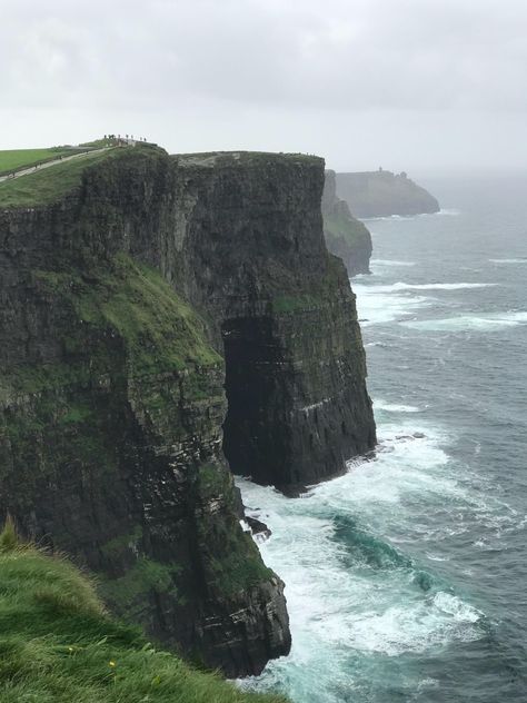 Pictures Of Beautiful Places, Horizontal Painting, Cliffs Of Moher, Green Architecture, Beautiful Places On Earth, Landscape Scenery, In Another Life, Scotland Travel, Coastal Towns