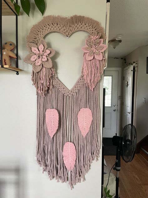 Macrame Heart, Heart Mandala, Macrame Wall Hanging Patterns, Macrame Ideas, Dreamcatchers, Macrame Wall, Macrame Wall Hanging, Wall Hangings, Dream Catcher