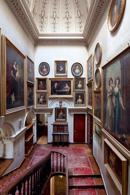 "Tweedland" The Gentlemen's club: The Scottish Country House by James Knox , Photographs by James Fennell . English Homes, Picture Displays, English Estate, Architectural Art, English Manor, Classical Design, Dark Walls, Beautiful Room, Stair Runners