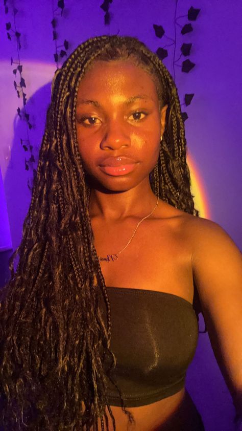 Pretty Dark Skin Girl, Brownskin Girl, Dark Skin Girl, Big Lips Natural, Brown Skin Girl, Pretty Dark Skin, Rich Girl Aesthetic, Dark Skin Beauty, Hairdos For Short Hair