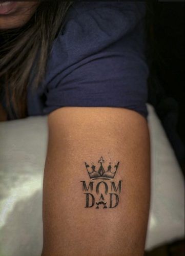 Mom Dad Tattoo Design, Dad Tattoo Design, Tattoos For Dad, Mum And Dad Tattoos, Dad Daughter Tattoo, Mom Dad Tattoo, Mom Dad Tattoo Designs, Mum Tattoo, Dad Tattoo