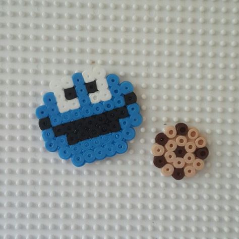 Cookie Monster Perler Beads, Melts Bead Patterns, Mini Fuse Beads Ideas, Cookie Perler Beads, Diy Perler Beads Ideas, Peeler Bead Ideas Easy, Melting Bead Ideas, Hama Beads Easy, Cute Hama Beads