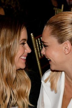 Cara Delevingne And Ashley Benson, Cara Develigne, Celebs Couples, Ashely Benson, Hannah Marin, Levi Miller, Couple Moments, Cute Celebrity Couples, Ape Hangers