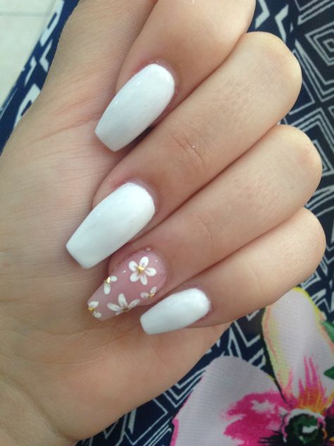 White Acrylic Nails with Flowers White Tip Acrylic Nails, Nails With Flowers, White Tip Nails, Spring Acrylic Nails, Floral Nail Designs, White Acrylic Nails, Flower Nail Designs, White Nail Art, Simple Acrylic Nails