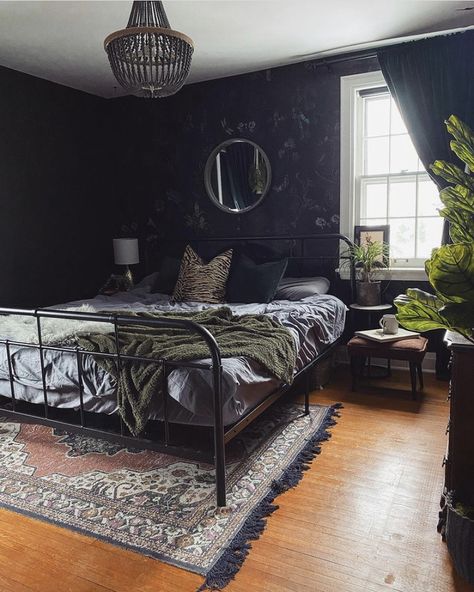 Dark Bedroom, Dark Home Decor, Goth Home Decor, Decor Shabby Chic, Dark Home, Gothic Home Decor, Room Inspiration Bedroom, Bedroom Aesthetic, Aesthetic Bedroom