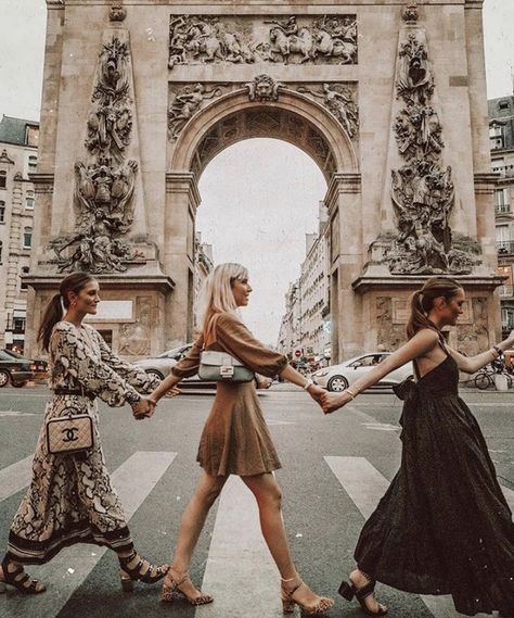 Beatles Crosswalk, Traveling With Friends, Sister Poses, Friendship Photoshoot, Sisters Photoshoot, A Good Person, Good Person, Sister Photos, Best Friend Photoshoot