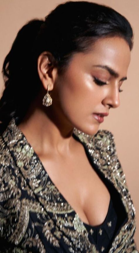 Shraddha Srinath, Actress Pics, Real Beauty, Indian Actresses, The Face, Actresses, Actors, Fan, Celebrities