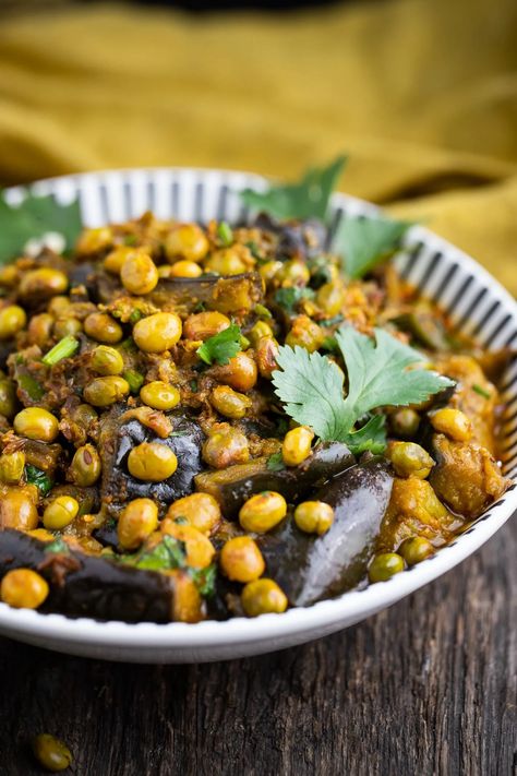 Ringan Tuvar nu Shaak | Eggplant and Pigeon Pea Shaak - Indiaphile Green Pigeon, Pigeon Peas, Green Garlic, Cooking Dishes, Pea Recipes, Gujarati Recipes, Indian Food Recipes Vegetarian, Winter Food, Pigeon