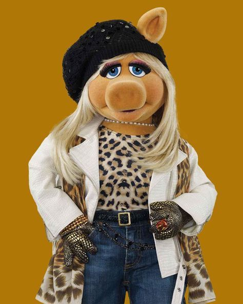 The only Fall Fashion Inspo we need Kermit And Miss Piggy, Person Photography, Silly Puppets, Fraggle Rock, The Muppet Show, Miss Piggy, Autumn Wardrobe, Tv Characters, Break Out