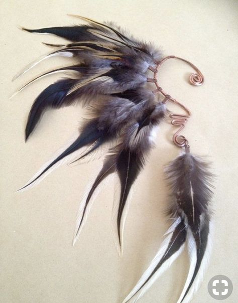 Burlesque Feathers, Man Photoshoot, Feather Ear Cuff, Feather Cuff, Earrings Feather, Rooster Feathers, Estilo Hippie, Feather Crafts, Feather Art