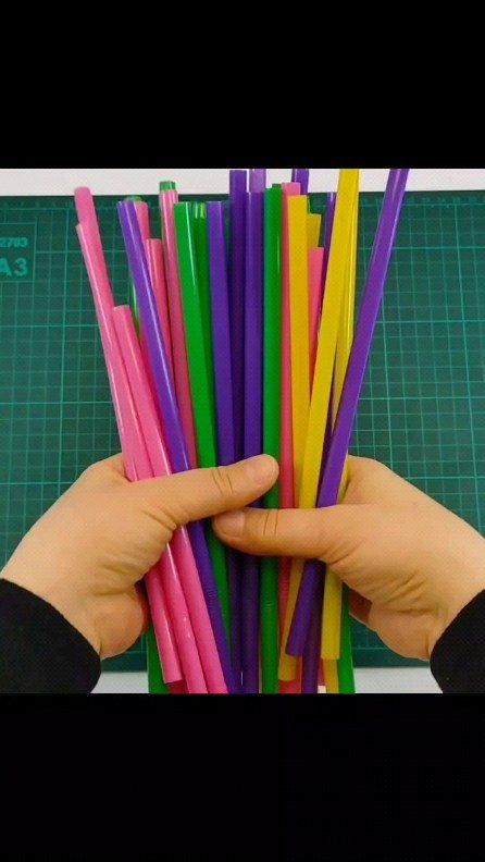 Bir Parça Kağıt | Easy Craft - Flowers Making with Drinking Straw #drinking #straw #flower #diy #flowermaking #drinkingstraws #handmade | Instagram Drinking Straw Crafts, Straw Crafts, Craft Flowers, Drinking Straw, Flower Meanings, Kid Craft, Flower Diy, Kindergarten Art, Art Activities For Kids