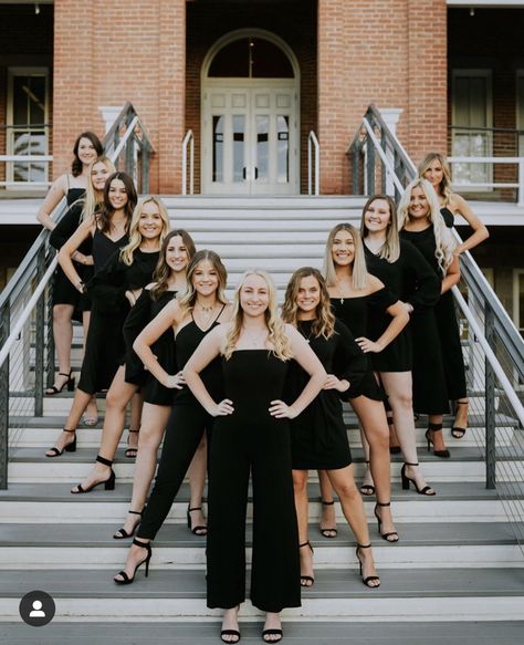 Photography Group Poses Friends, 6 Women Photoshoot, Exec Pictures Sorority, Large Group Of Women Photoshoot, Group Photos On Stairs, Group Of 12 Photo Poses, Formal Group Photoshoot Ideas, Large Team Photoshoot Ideas, Team Group Photo Ideas