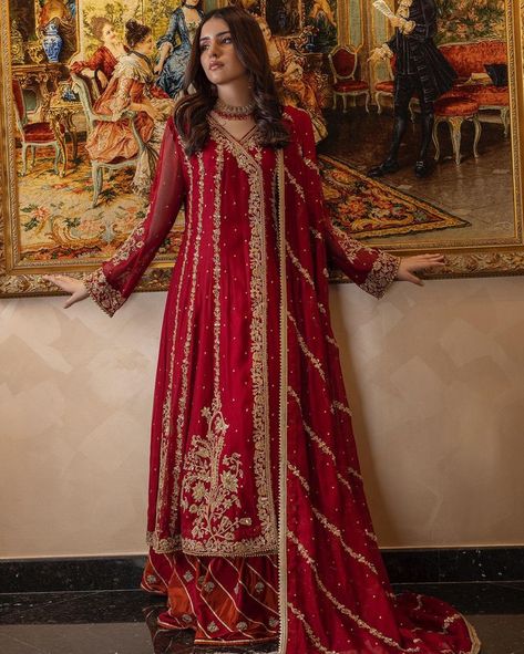 Shadi Season, Fancy Suits, Eastern Wear, Red Bridal Dress, Shadi Dresses, Pakistani Style, Latest Bridal Dresses, Dulhan Mehndi, Simple Gowns