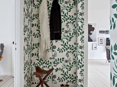 greenery wallpaper - leaf wallpaper Secret Garden Wallpaper, Wallpapered Entryway, Wallpaper Hallway, Minimalist Entryway, Koti Diy, Hallway Wallpaper, Minimalist Dekor, Interior Boho, Cole And Son Wallpaper