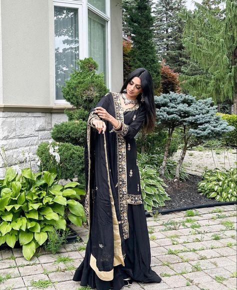 Desi Dress, Pakistan Dress, Desi Wedding Dresses, Heavy Dresses, Kangaroo Island, Fashion Indian, Traditional Indian Dress, Pakistani Wedding Outfits, Desi Fashion Casual