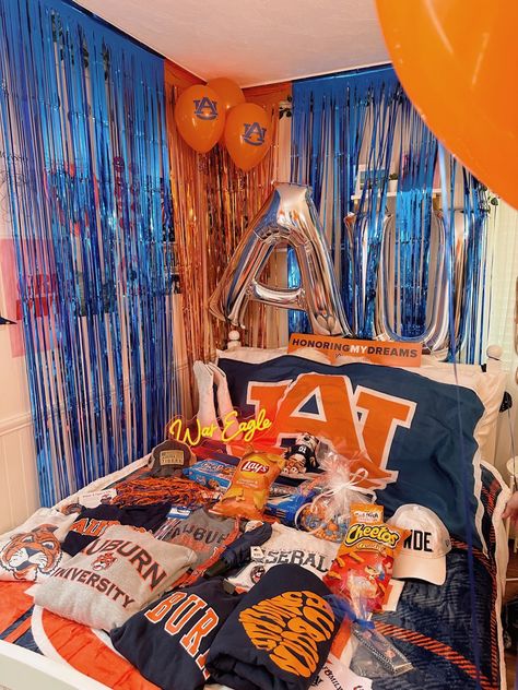 Auburn Grad Party, Auburn Graduation Party Ideas, Football Season Food, College Acceptance, College Bedding, Auburn Football, College Graduation Cap Decoration, Dream College, Auburn University