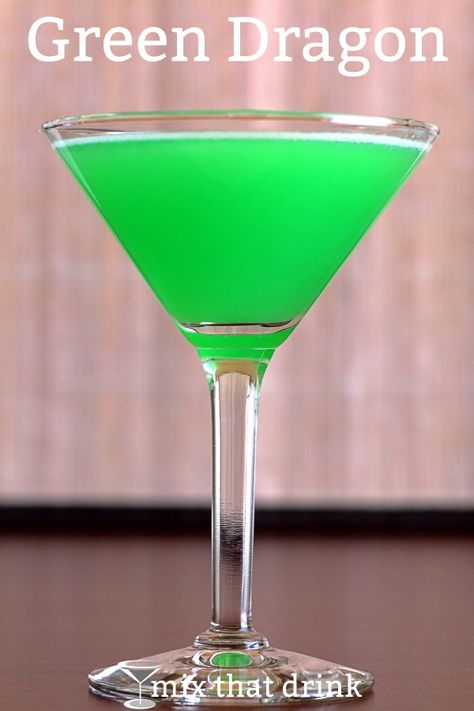 Creme De Menthe Drinks, Dragon Drink Recipe, Green Alcoholic Drinks, Dragon Recipe, Dragon Drink, New Year's Drinks, Craft Cocktail Recipe, Orange Bitters, Gin Lemon