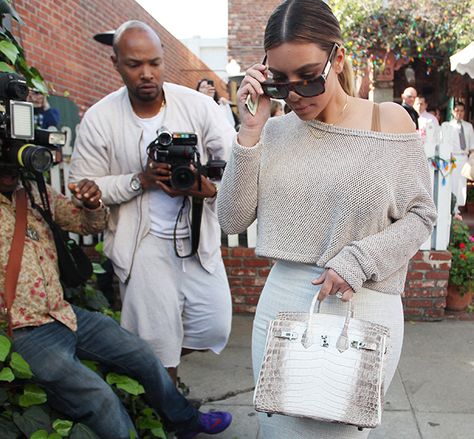 Kim Kardashian Hermes Himalayan Crocodile Birkin Bag Hermes Himalayan, Hermes Celebrities, Himalayan Birkin, Cosplay Fashion, Dream Bigger, Crazy Rich, Hermes Birkin 25, Hair Ponytail, Kim K