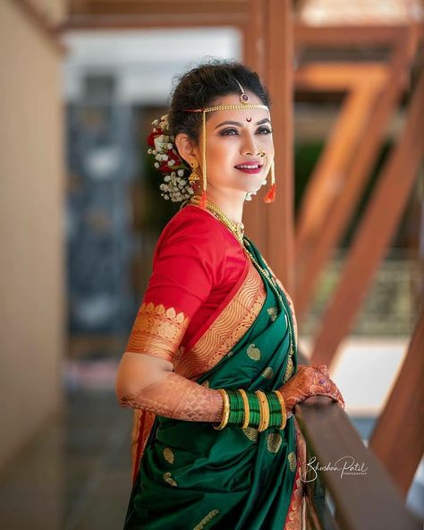 Marathi Bride Look, Haldi Bride Poses, Maharashtrian Bride Look, Haldi Bride, Maharashtrian Bride, Simple Girl Outfits, Marathi Bride, Bride Photos Poses, Indian Wedding Bride