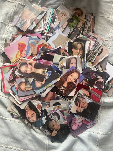 Kpop Photocard Collection Aesthetic, Photo Cards Aesthetic, Photo Card Aesthetic, Rare Photocards, Gg Photocards, Kpop Merch Collection, Kpop Photocards Collection, Photocard Collection Aesthetic, K Pop Photocards