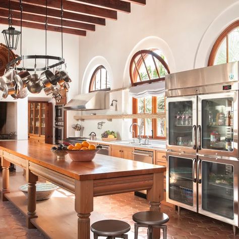 Kitchen With Terra Cotta Tile Floor, Terra Cotta Floor Kitchen, Southwestern Kitchen Ideas, Terra Cotta Kitchen, Terracotta Tiles Kitchen, Southwestern Kitchen, Terra Cotta Tile, Mediterranean Kitchen Design, Ideas For Storage