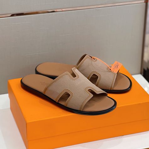 Hermes Sandals Men, Hermes Izmir Sandal, Hermes Izmir, Wardrobe Black, Hermes Style, Dodgers Fan, Balenciaga Bag, Mens Sandals, Luxury Shoes