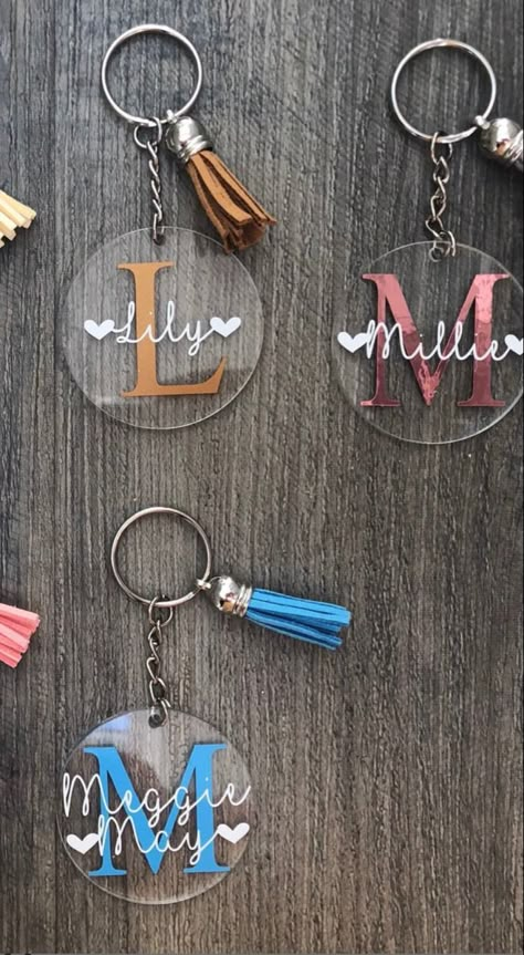 Seni Resin, Vinyle Cricut, Pola Macrame, Keychain Craft, Idee Cricut, Cricut Explore Projects, Resin Crafts Tutorial, Resin Jewelry Diy, Acrylic Keychains