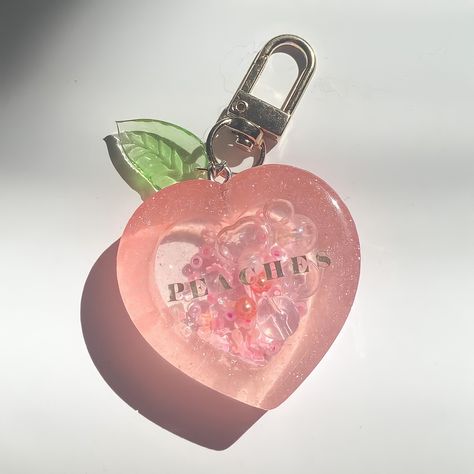 Cute Resin Keychain, Resin Kpop Charms, Aesthetic Resin Keychain, Spring Resin Ideas, Cute Resin Keychain Ideas, Kpop Resin Keychain, Resin Charm Ideas, Resin Shaker Ideas, Resin Shaker Charm