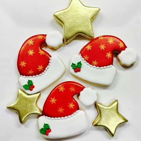 Santa cookies made with a star cookie cutter 😍 Credit @angela_s_sweets_ . Do you like the cookies? Yes or No? Please comment 👇 . Follow me… Baptism Cookies, Icing Frosting, Star Cookies, Santa Cookies, Instagram Christmas, Baby Shower Cookies, Icing Cookies, Royal Icing Cookies, Custom Cookies