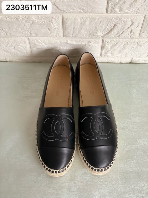 Rich Auntie, Chanel Espadrilles, Chanel Flats, Dream Bags, Nyc Style, Chanel Espadrille, Nyc Fashion, Leather Flats, Black Flats