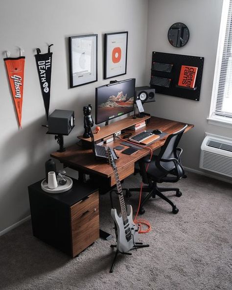 Minimal Desk Setups on Instagram: "@drewcobert ✨ Serene Workspace Vibes ✨ 1️⃣ A Clean Canvas: Start with white walls to create an open, airy atmosphere that invites clarity and concentration. White symbolizes simplicity and balance, setting the stage for a clutter-free mind. 2️⃣ The Heart of It All: Your oakwood desk is where the magic happens. Its rich, earthy tones provide a grounding contrast to the white backdrop, making it a focal point that exudes sophistication. 3️⃣ Let There Be Light Minimalist Workspace, Minimal Desk Setup, Office Music, Home Office Set Up, Minimal Desk, Mens Bedroom Decor, Clean Workspace, Den Office, Desk Setups