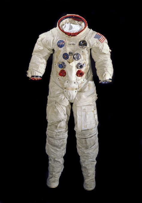 Do you know why Neil Armstrong’s Apollo 11 spacesuit was given a code name? Discover the answer and 7 other fun facts about Armstrong's and Alan Shepard's spacesuits. Join more than 8,700 Kickstarter backers and ‪#‎RebootTheSuit‬! Nasa Clothes, Astronaut Suit, Apollo 11 Mission, Apollo Program, Buzz Aldrin, Neil Armstrong, Space Museum, Air And Space Museum, Apollo 11