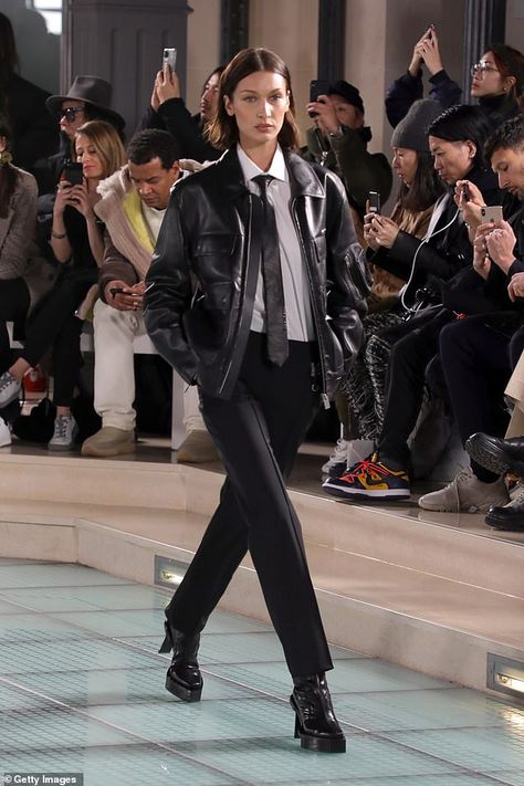 Androgynous chic: The model, 23, was sure to turn heads in her ensemble as she donned a bi... Bella Hadid Leather Jacket, Harry Clarke, Modeling Poses, Runway Fashion Couture, Bella Hadid Outfits, Bella Hadid Style, Model Lifestyle, Hadid Style, Model Aesthetic