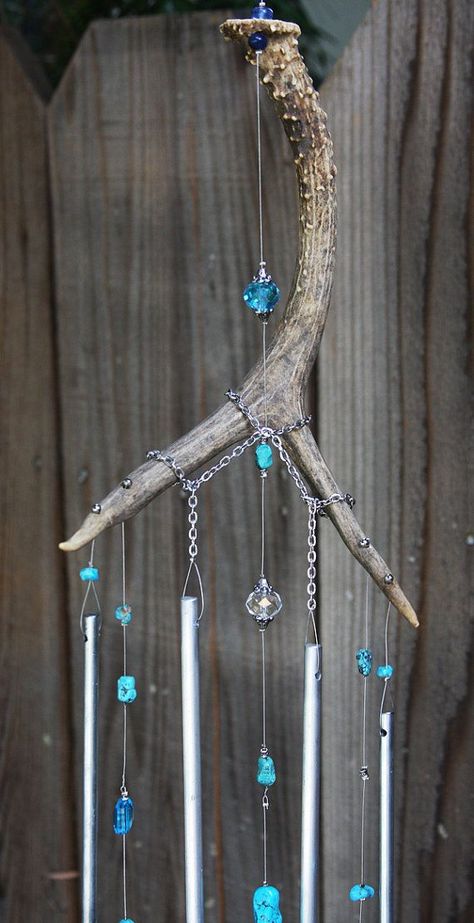 Antler windchime Antler Projects, Deer Antler Crafts, Antler Ideas, Carillons Diy, Deer Antler Decor, Wind Chimes Homemade, Elk Horn, Antlers Decor, Antler Crafts